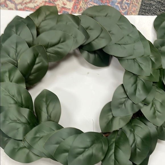 Artificial Magnolia Green Leaf Wreath - Picture 6 of 12